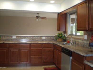 17827 N Foothills Dr unit 55, Sun City, AZ 85373 - photo 5