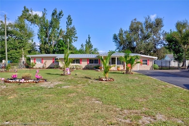 1803 Lake Clay Dr, Lake Placid, FL 33852 - photo 5