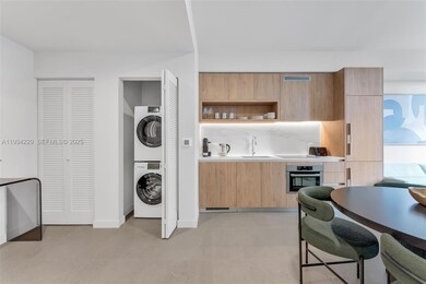 11 NE 6th St unit 2403, Miami, FL 33132 - photo 6