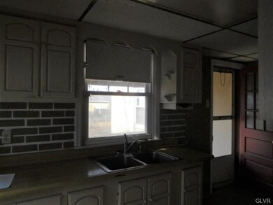 509 Oakwood St, Easton, PA 18045 - photo 2