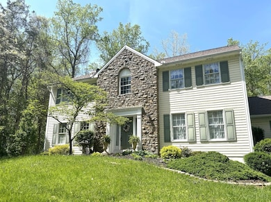 642 Springs Ln, Cincinnati, OH 45255 - photo 2