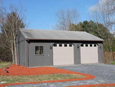 105 Dell St, Stroudsburg, PA 18360 - photo 4