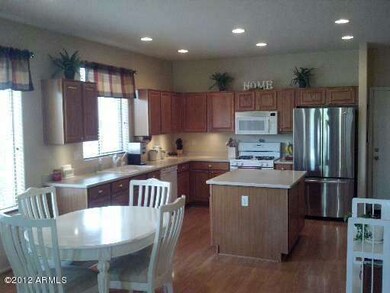 Kitchen w/Plenty of Counter & Cab Space