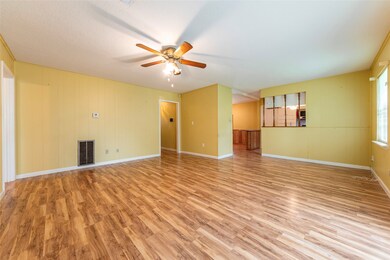 305 Sycamore St, Alvin, TX 77511 - photo 5