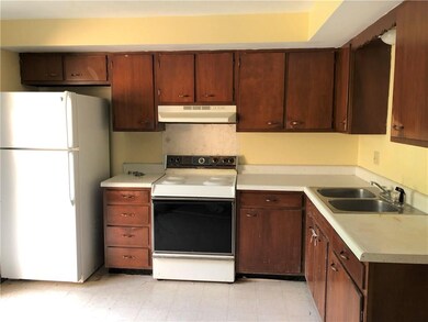 3820 Camelot Ln, Columbus, IN 47203 - photo 3