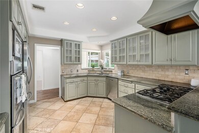 22113 Buena Ventura St, Woodland Hills, CA 91364 - photo 4