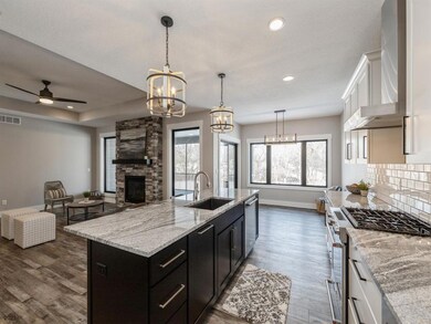 10009 Hidden Valley Dr, Johnston, IA 50131 - photo 5