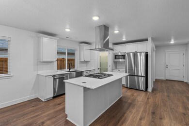 1062 NW Walnut Ave, Redmond, OR 97756 - photo 5