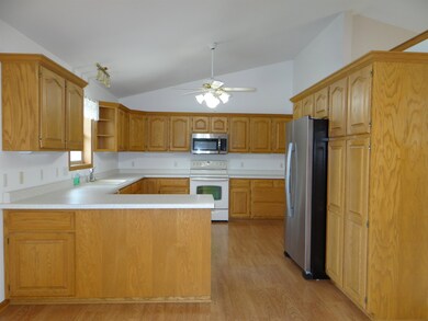 W2821 Pine Ridge Ct, Belleville, WI 53508 - photo 3