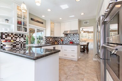 1374 Warwick Ave - HsHProd-17