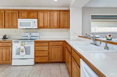 239 E Spinosa Dr, Meridian, ID 83646 - photo 5