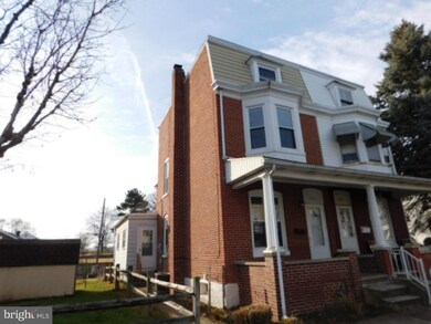206 Raymond St, Reading, PA 19605 - photo 2