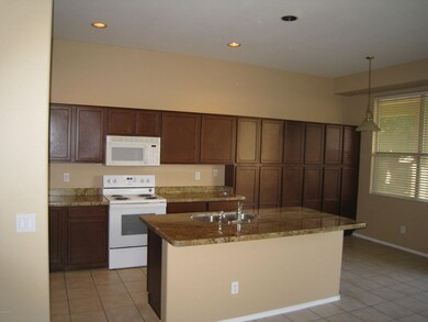 LEV-ORAIBI- Kitchen _2