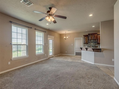 402 NW Granite Ave, Cache, OK 73527 - photo 4