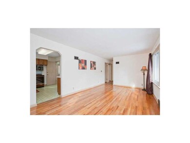 . Great sized living room area