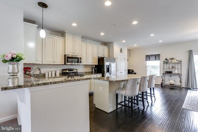 910 Magnolia Blossom Ct, Sykesville, MD 21784 - photo 2