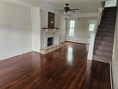 Living room/dining room area