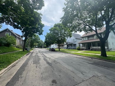 424 N 29th St, Milwaukee, WI 53208 - photo 2