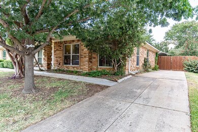 2413 Dalewood Ln, Bedford, TX 76022 - photo 2