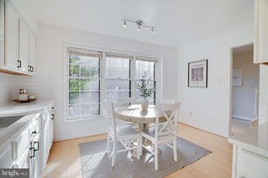 2715 Shawn Leigh Dr, Vienna, VA 22181 - photo 5