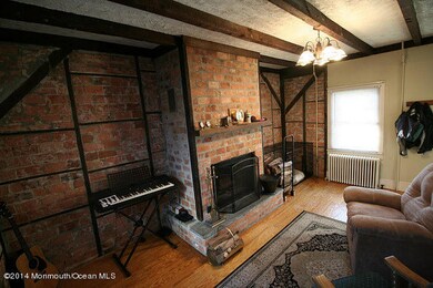 Living Room (2)