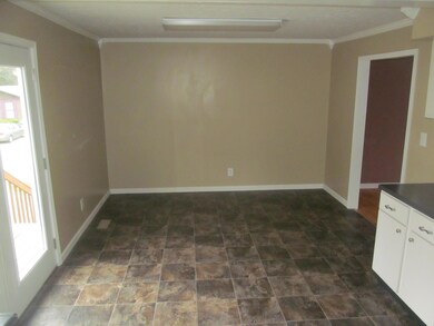 8217 Vaughn Mill Rd, Louisville, KY 40228 - photo 5