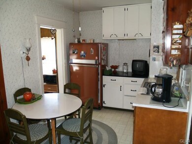 734 Chestnut St, Emmaus, PA 18049 - photo 3