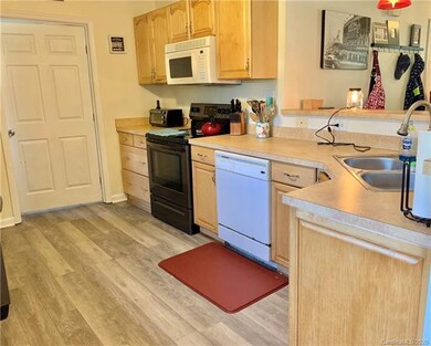 1572 Stonecroft Dr, Lincolnton, NC 28092 - photo 7