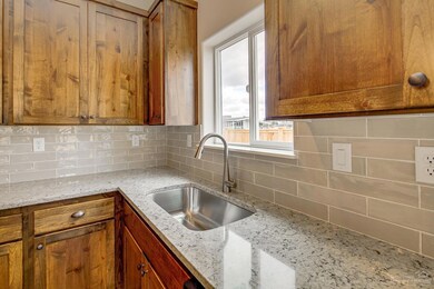 711 NW Rimrock Dr, Redmond, OR 97756 - photo 5