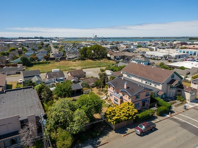 04_902_E_Street_Eureka104_mls