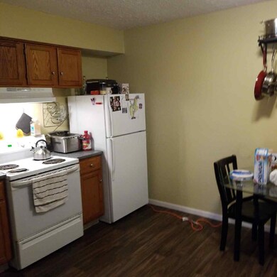 2757 Charles kitchen