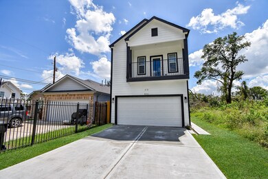 8022 Sealey St, Houston, TX 77088 - photo 2