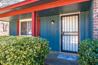 225414_4-snapsold-screen-215-oak-grove