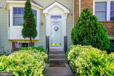 13305 Burkitts Rd, Fairfax, VA 22033 - photo 2