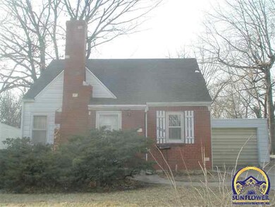 841 SW Hedgewood Ave, Topeka, KS 66606 - photo 2