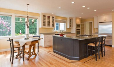 Kitchen: flooded with natural light.