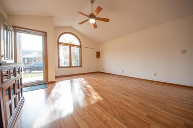 5182 E Harvard Ct, Columbus, IN 47203 - photo 2