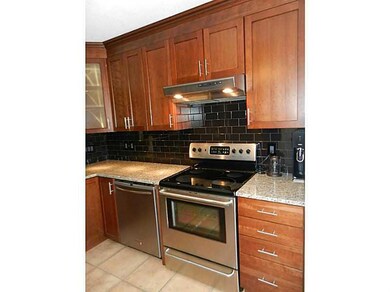 565 Quaker Ln unit 135, West Warwick, RI 02893 - photo 4