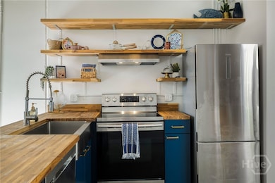 2406 De Soto Ave unit B, Savannah, GA 31401 - photo 6