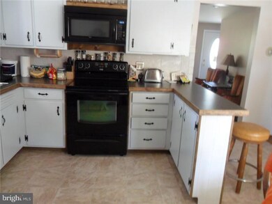 435 Manatawny St, Pottstown, PA 19464 - photo 7