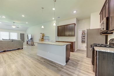 327 Jewett Meadow Dr, Magnolia, TX 77354 - photo 2