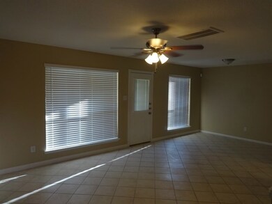 7843 Split Oak Dr, Houston, TX 77040 - photo 2