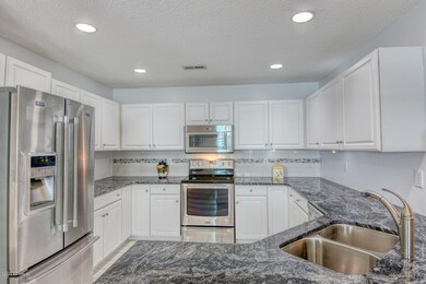 646 Sloop Pointe Ln Kure Beach-large-007