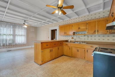 2 Robinsview Ln, Spartanburg, SC 29301 - photo 4