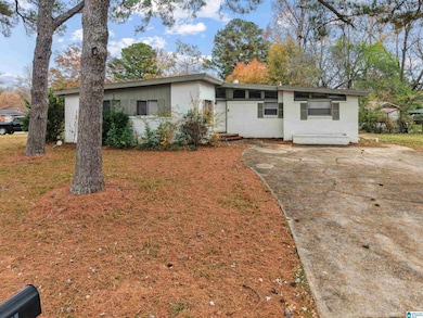 913 Daniel Cir, Birmingham, AL 35228 - photo 2