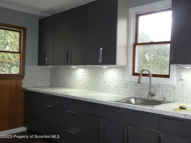 620 Sanderson Ave unit 2nd FL, Olyphant, PA 18447 - photo 6