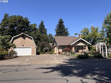 1306 Bogart Ln, Eugene, OR 97401 - photo 4