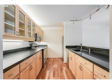 205 S Montgomery St unit B204, Portland, OR 97201 - photo 5