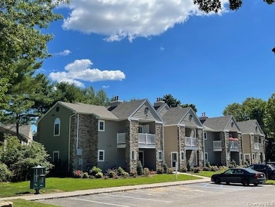 1705 Saddle Rock Rd unit 1705, Holbrook, NY 11741 - photo 2