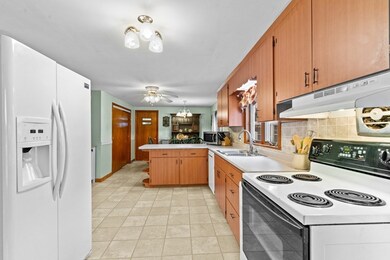 135 Draper Ave, North Attleboro, MA 02760 - photo 6